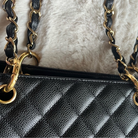 CHANEL Grand Shopping Tote in Black Caviar Leather - Picture 6 of 15